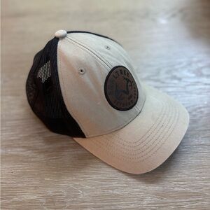 REALTREE brand men’s khaki & black trucker hat cap one size